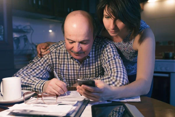 daughter helps her father count money