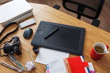 İşyeri, tasarımcı Illustrator uygulamasının. 