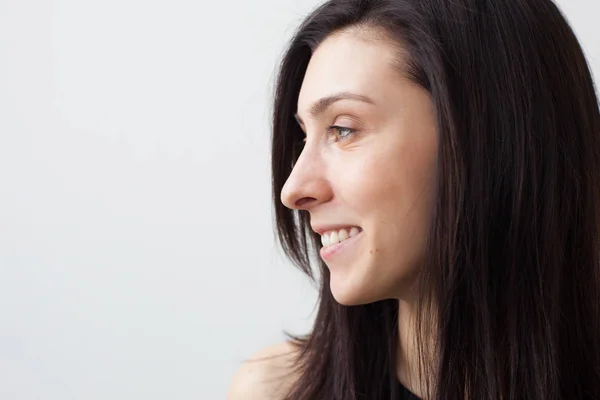 Retrato de mujer caucásica sonriente feliz — Foto de Stock