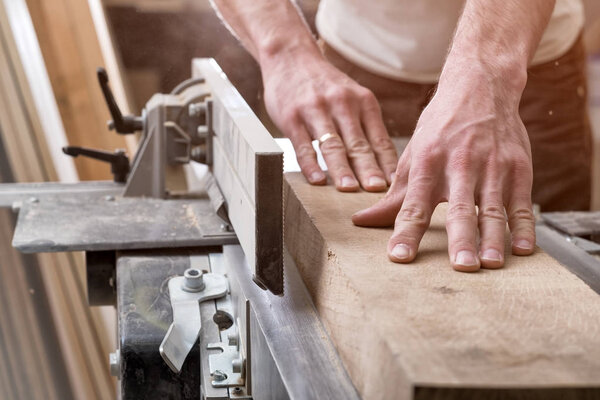The joiner aligns the board on the electric plane