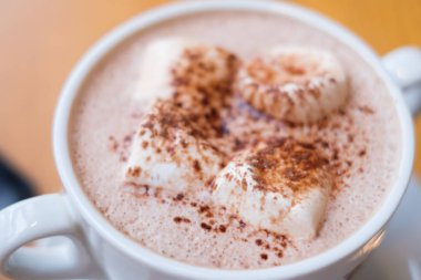 Gurme sıcak çikolata marshmallow ile