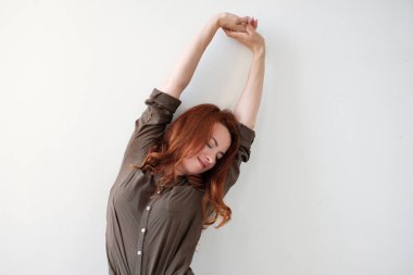 Kızıl saçlarını hayal ile Kafkas kadın modeli