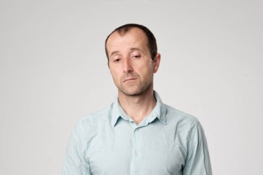 Üzgün bir adamın portresi