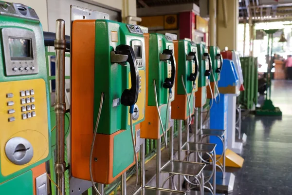 Vários telefones públicos na rua — Fotografia de Stock