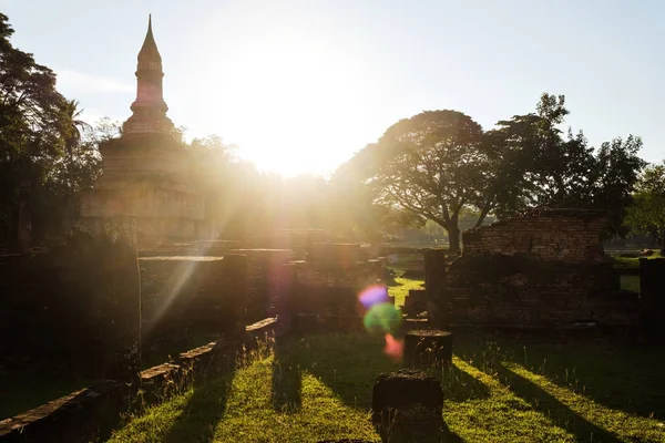 Ruines du temple Wat Mahathat dans le parc historique de Sukhotai, Thaïlande — Photo