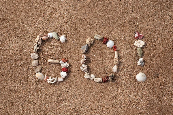 Texto Vá na praia de areia feita de conchas . — Fotografia de Stock