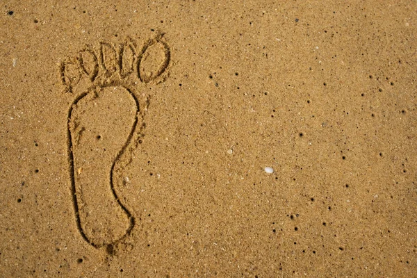 Fußabdruck auf Sand gezeichnet. — Stockfoto