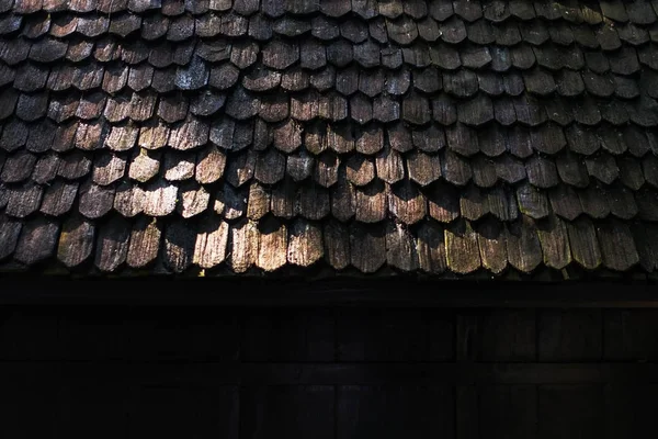 Old wooden tile roof in Thailand. — Stock Photo, Image
