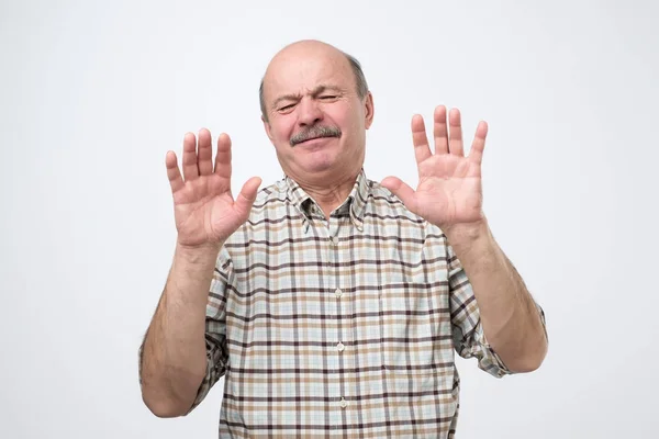 Hispanic mature man showing refusal gesture. It is not for me, leave me in piece — Stock Photo, Image