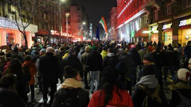 Pirin Milli Parkı'nda bir korumalı alan ve Unesco Dünya Mirası ve isteğe bağlı Çevre Bakanı Neno Dimov istifasını parçası, Bansko kayak tesisi genişletmeyi planlıyor hükümetin karşı Bulgarlar binlerce protesto.