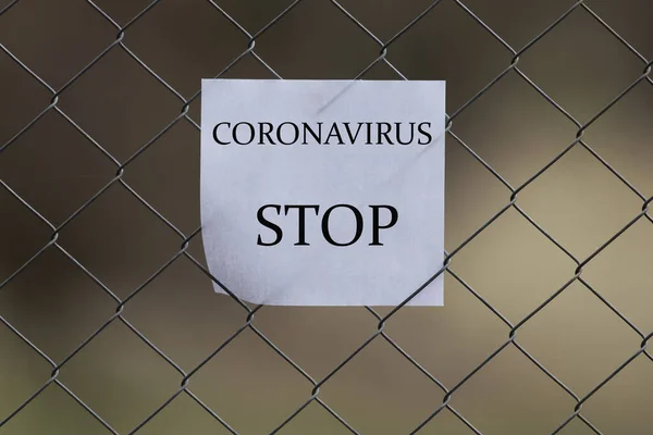 Omheining Met Coronavirus Inscriptie Waarschuwing — Stockfoto