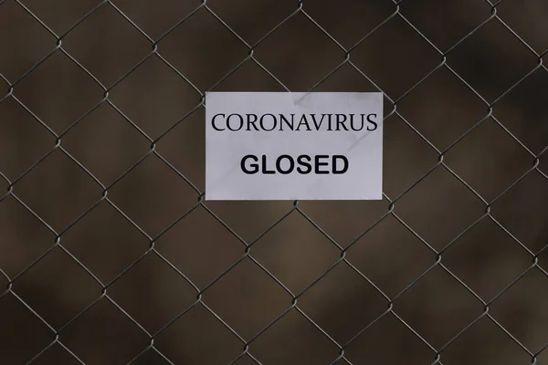 Recinzione Con Coronavirus Iscrizione Avvertimento — Foto Stock