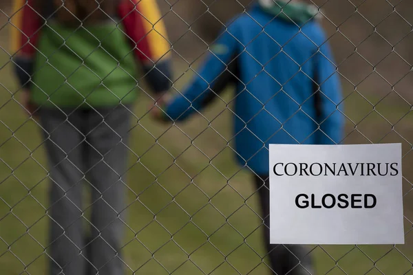 Coronavirus Verbotene Passage Zaun Mit Warnung — Stockfoto