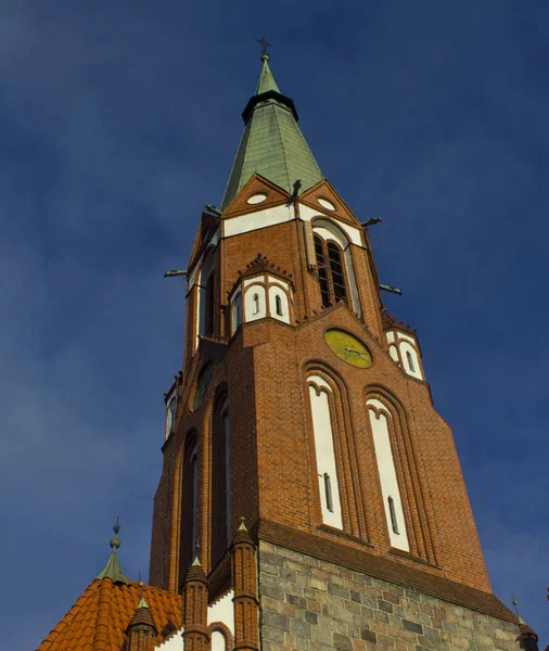 La partie supérieure de la cathédrale catholique de Sopot — Photo