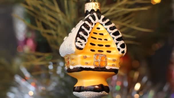 Noel ağacı yılbaşı oyuncakları. Ev — Stok video