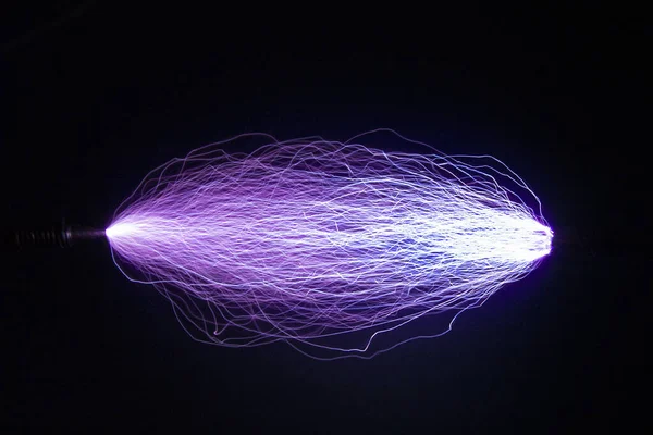 The trajectory of a spark electric discharge. The image is used to study the physical phenomenon