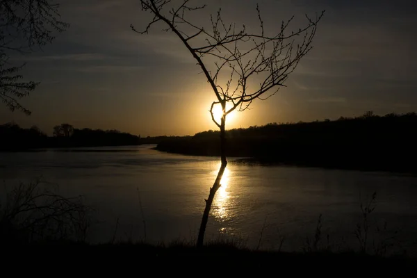 Vista Pôr Sol Margem Íngreme Rio — Fotografia de Stock