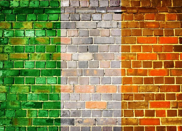 Írország zászló egy téglafal háttér — Stock Fotó
