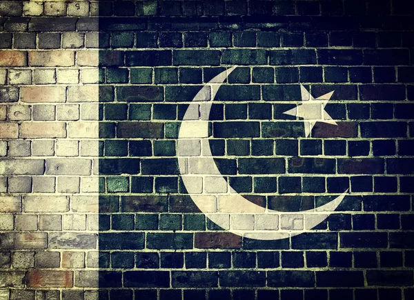 Bandera Grunge Pakistan en una pared de ladrillo — Foto de Stock