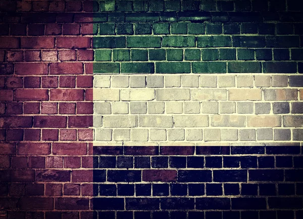 Grunge bandiera degli Emirati Arabi Uniti su un muro di mattoni — Foto Stock