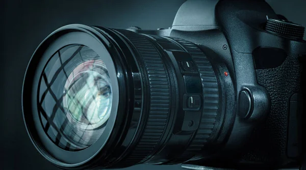 Professional digital photo camera with tele lenses. DSLR camera, 24-105 optic