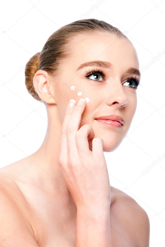 Moisturizing facial beauty skincare treatment