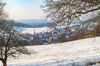 Kış aylarında küçük bir köy