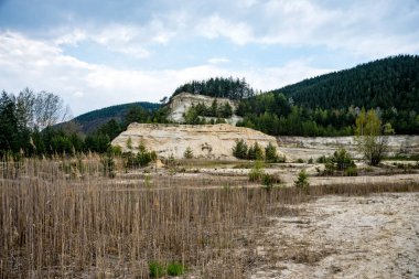 Kumtaşı çukur bakan