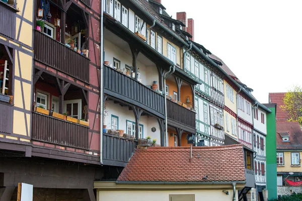 Fachwerkhäuser an der Kronenbrücke in Erfurt — Stockfoto