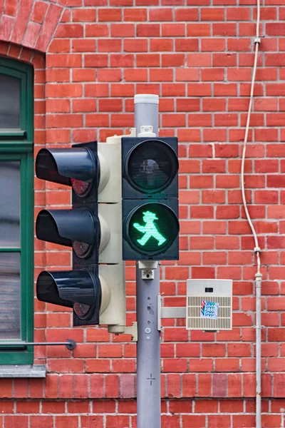 Bilfria ljus visar grönt, så du kan gå — Stockfoto