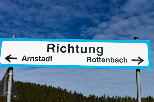 Richting met de trein naar Arnstadt of Rottenbach — Stockfoto