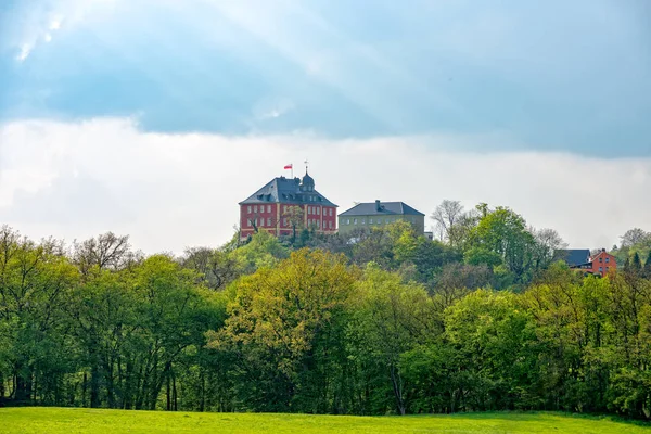 Château Brandenstein derrière la forêt — Photo