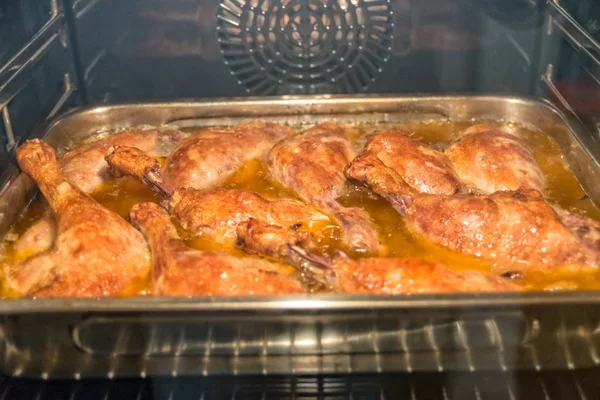 Birçok ördek bacaklar fırın