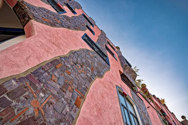 Magdeburg Saksonya Anhalt 'daki Hundertwasser' in evi.