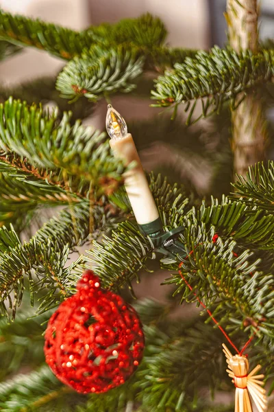 Detalles de un árbol de Navidad decorado —  Fotos de Stock