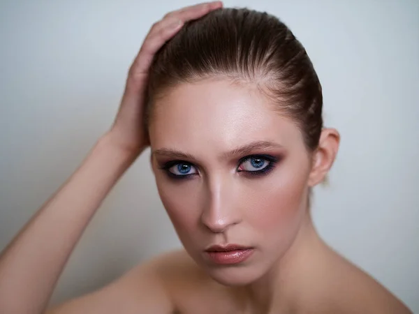 Schöne Frau Modell Mit Stilvollem Make Glamour Kopfschuss — Stockfoto