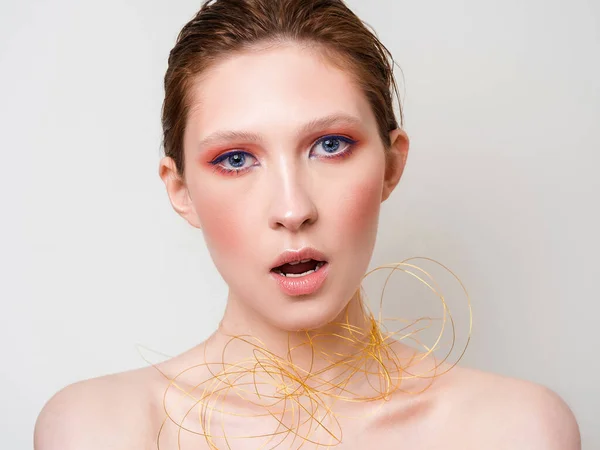 Mooi Vrouwelijk Model Met Stijlvolle Make Glamour Hoofdschot — Stockfoto