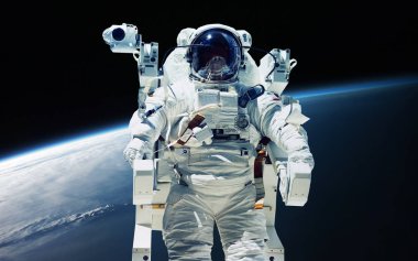 Dünya gezegen ve astronot uzay gemisi pencere Lombar içinde. Nasa tarafından döşenmiş bu görüntü unsurları