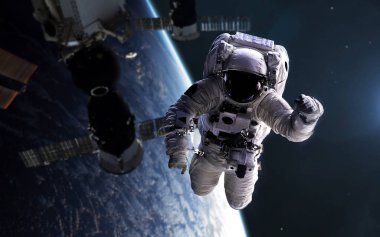 Uzay yürüyüşünde astronot ve arka planda uzay istasyonu. Element