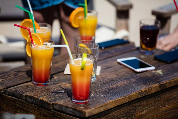 Alcohol orange daiquiri and cuba libre cocktail — Stock Photo, Image