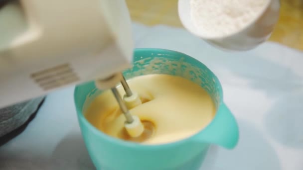Vajas Krémet Korbácsolok Finom Sütiért Konyhában Videó Főzés Torta Tészta — Stock videók