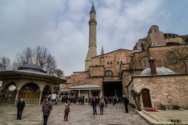 伊斯坦布尔 2019年3月5日 圣索菲亚大教堂 Hagia Sophia 是前希腊东正教基督教大教堂 后成为奥斯曼帝国清真寺 现为博物馆 您去土耳其旅行中最有趣的地标之一 — 图库照片