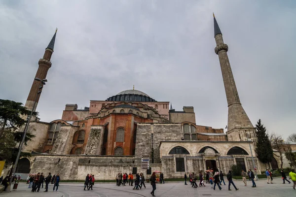 伊斯坦布尔 2019年3月5日 圣索菲亚大教堂 Hagia Sophia 是前希腊东正教基督教大教堂 后成为奥斯曼帝国清真寺 现为博物馆 您去土耳其旅行中最有趣的地标之一 — 图库照片