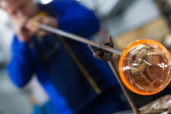 Beloslav Bulgaria May 2019 Glass Blower Forming Beautiful Piece Glass — Stock Photo, Image