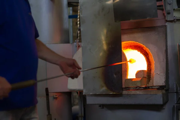 Beloslav Bulgaria May 2019 Glass Blower Forming Beautiful Piece Glass — Stock Photo, Image