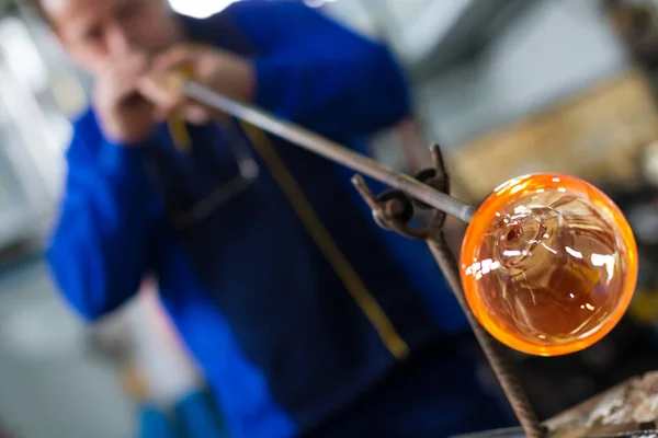 Beloslav Bulgaria May 2019 Glass Blower Forming Beautiful Piece Glass — Stock Photo, Image