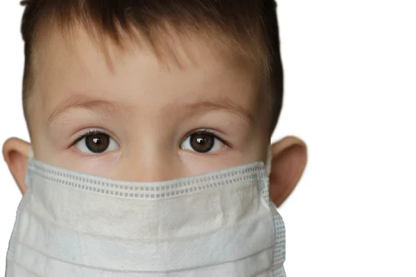 Niño pequeño en medicina máscara sanitaria — Foto de Stock