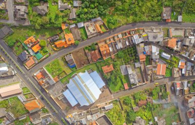 Aşağı bakıyor Banos de Agua Santa, Güney Amerika