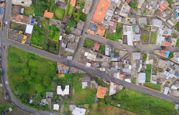 Modern stad sedd från ovan, Banos, Ecuador — Stockfoto