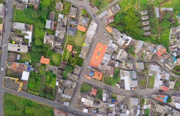Вид с воздуха на пригороды города в Баносе, Эквадор — стоковое фото